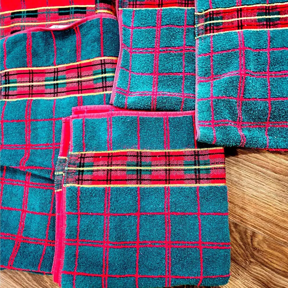 Field Crest Towels 4 pieces green/ Red Plaid Christmas